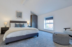 Ultra Luxe Scarborough 2 BR Apartments Near Beach, Centre & Peasholm Park